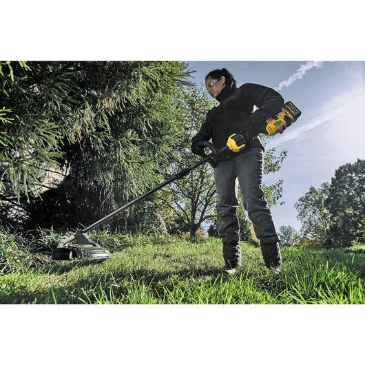 DEWALT 17" 60V MAX Brushless Cordless Battery Powered Attachment Capable String Trimmer Kit, (1) FLEXVOLT 3Ah Battery and Charger