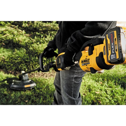 DEWALT 17" 60V MAX Brushless Cordless Battery Powered Attachment Capable String Trimmer Kit, (1) FLEXVOLT 3Ah Battery and Charger