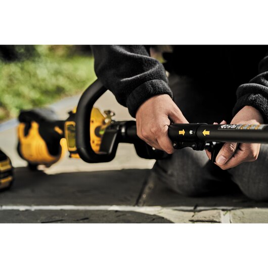DEWALT 17" 60V MAX Brushless Cordless Battery Powered Attachment Capable String Trimmer Kit, (1) FLEXVOLT 3Ah Battery and Charger