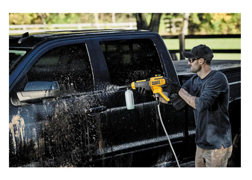DEWALT 20V MAX 550 PSI 1.0 GPM Cold Water Cordless Electric Power Cleaner with 4 Nozzles, (1) 5.0 Ah Battery and Charger